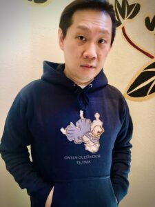 弊社チームの鮎川、スティーブン、ジャーマンが、箱根「つたや旅館」を訪れ、出張コンサルティングを行いました！