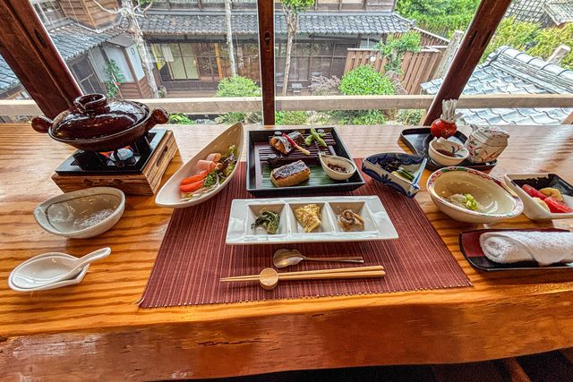 Deep Japanライターのセバスチャン・ライネリが旅館「角上楼」を紹介 Deep Japanライターのセバスチャン・ライネリが旅館「角上楼」を紹介