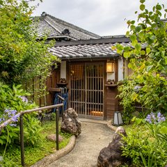 Deep Japanライターのセバスチャン・ライネリが旅館「角上楼」を紹介
