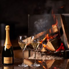 Spend a night in the only room in the world that offers an all-you-can-drink service of Krug Grande Cuvée, a world class champagne (bar hotel Hakone Kazan)